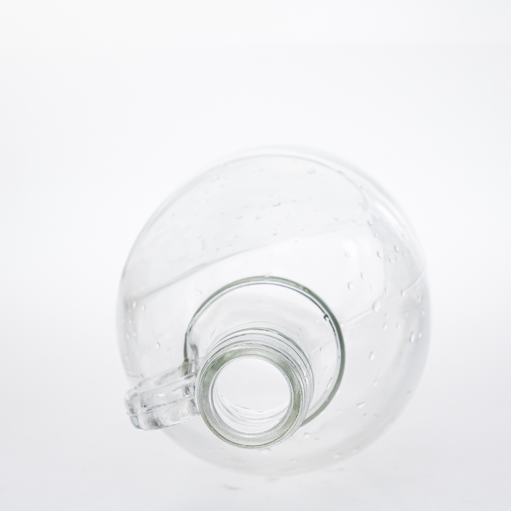 clear plastic wine bottles